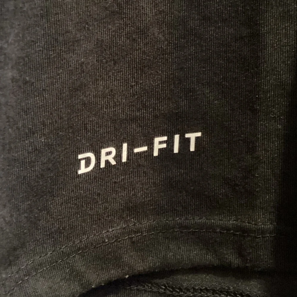 The Nike Tee LA Nike + Run Club Dri-Fit Tee Men's Size Medium - Picture 3 of 6